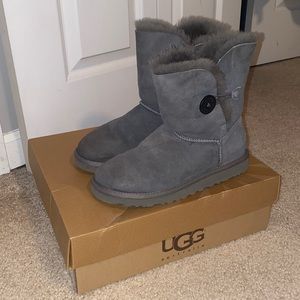 Grey UGG boots with Bailey Buttons in size 7